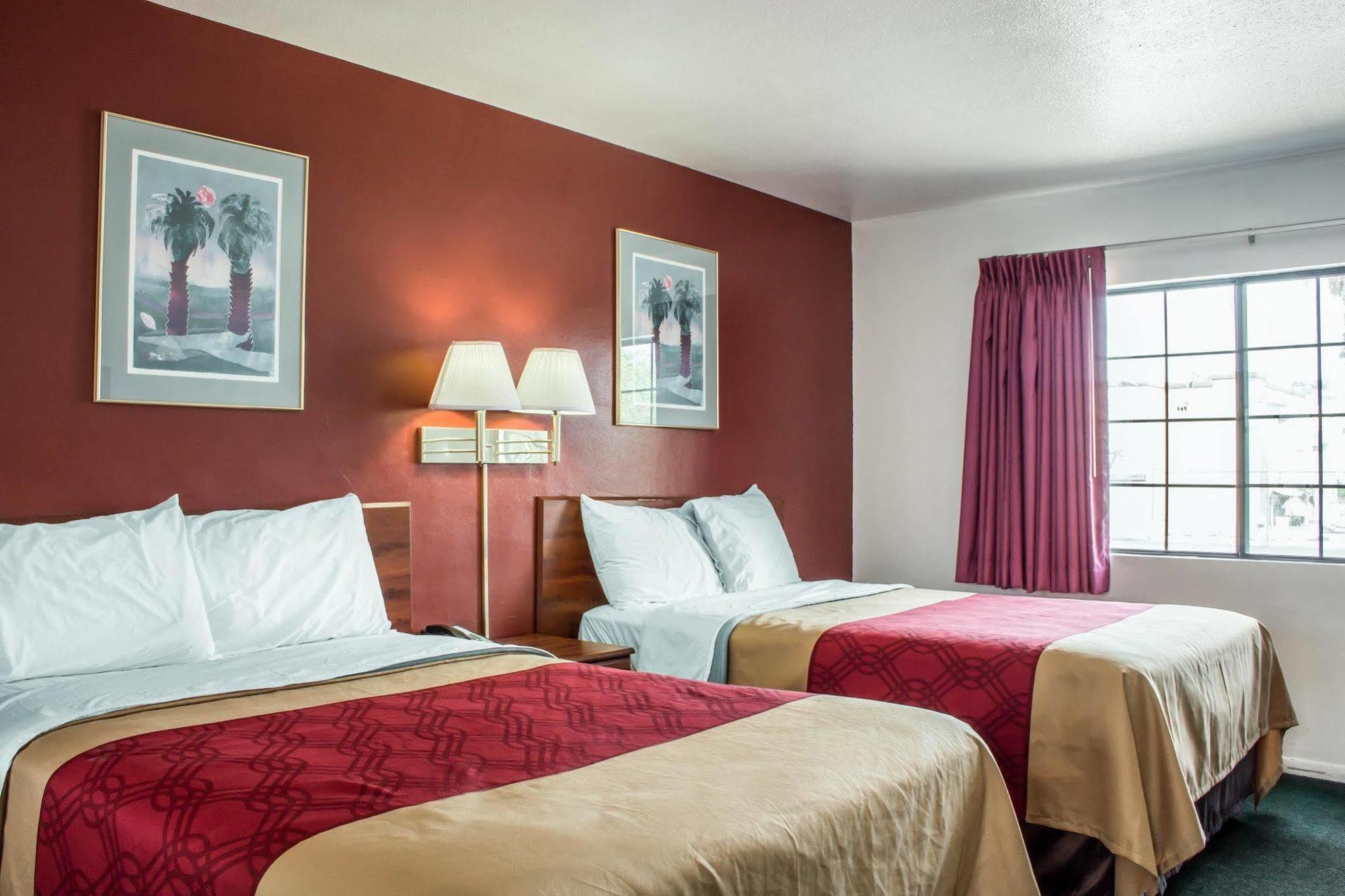 Econo Lodge 土桑 外观 照片
