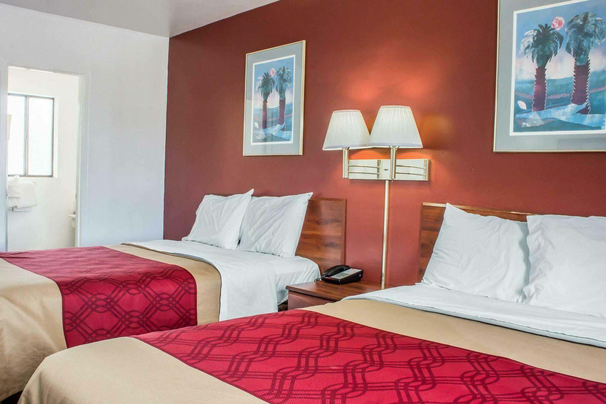 Econo Lodge 土桑 外观 照片