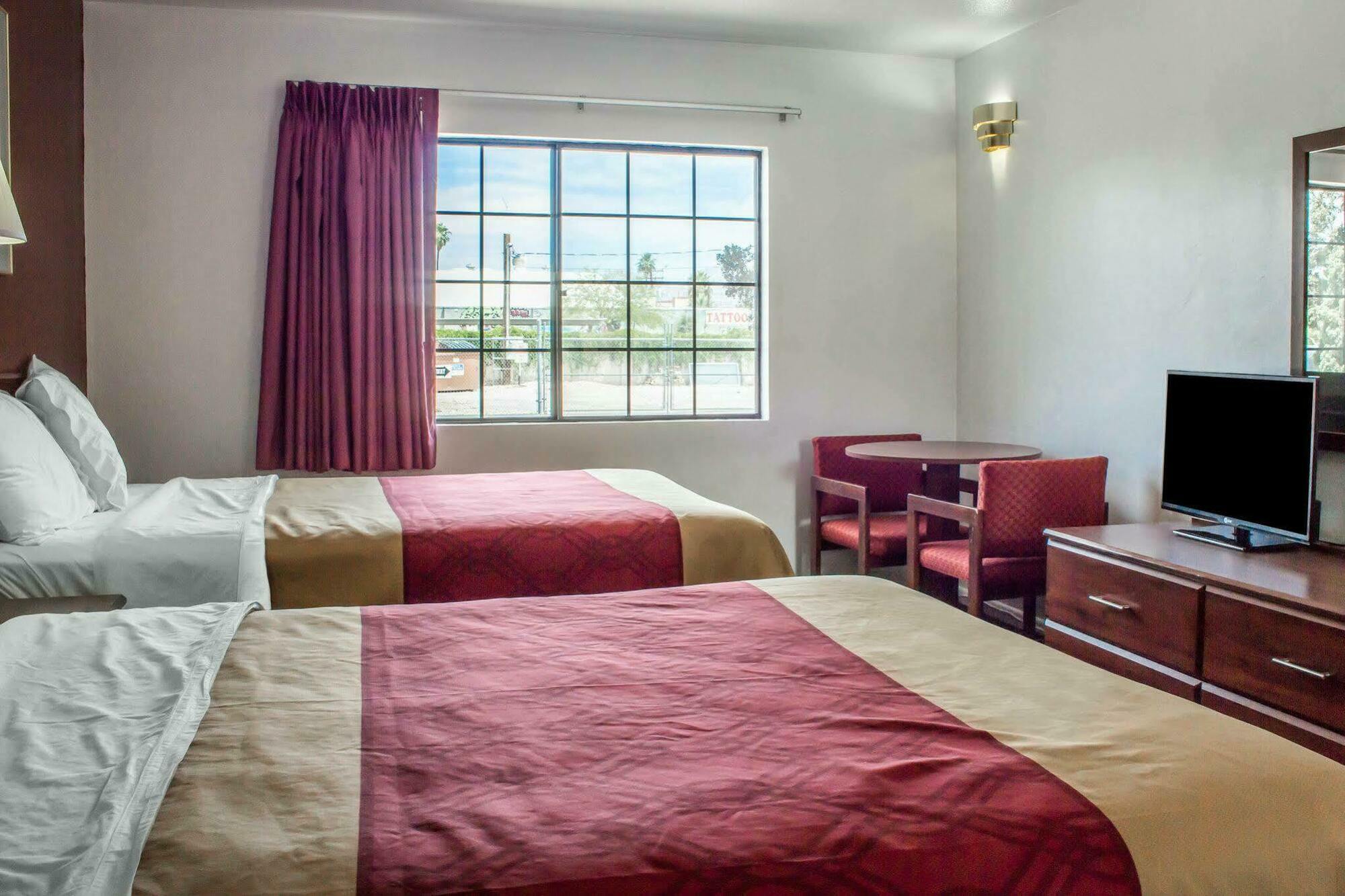 Econo Lodge 土桑 外观 照片
